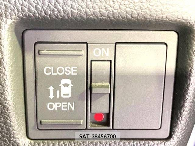 Honda N BOX CUSTOM 2023-04 307436-5