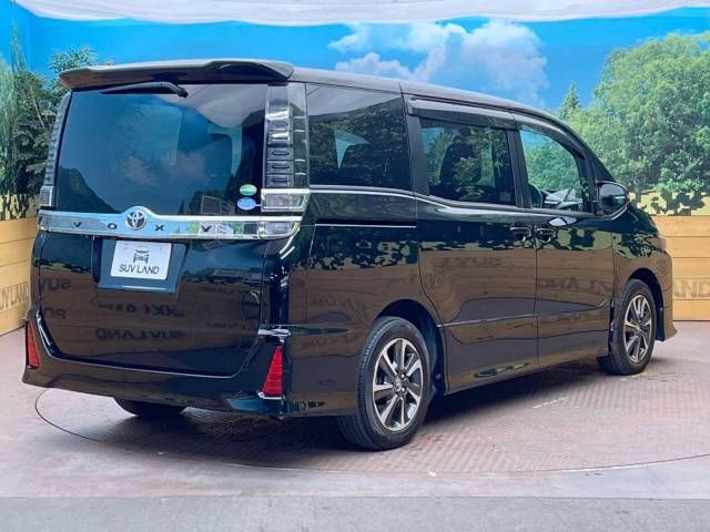Toyota VOXY 2017-07 19136-18