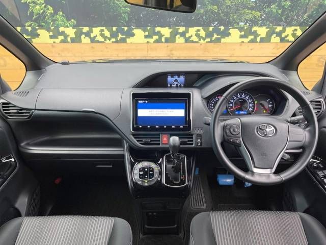 Toyota VOXY 2017-07 19136-1