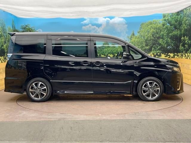 Toyota VOXY 2017-07 19136-17