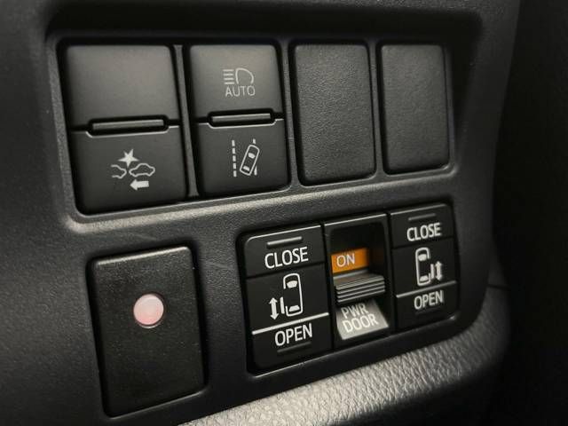 Toyota VOXY 2017-07 19136-4