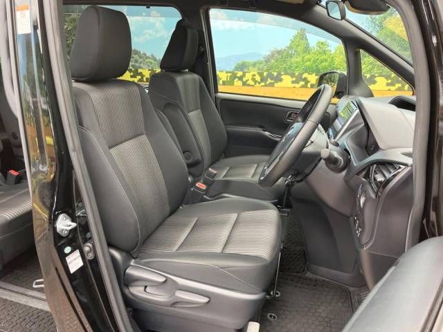 Toyota VOXY 2017-07 19136-9