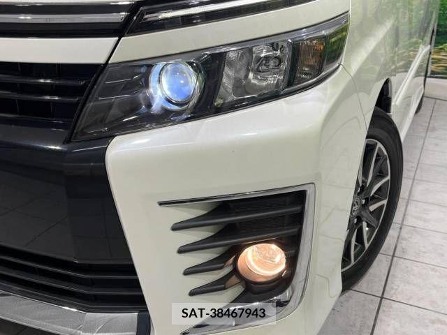 Toyota VOXY 2014-09 221753-11