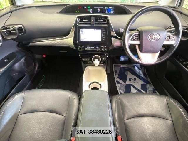 Toyota PRIUS 2016-07 366406-1