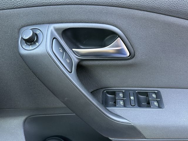 VolksWagen POLO 2012-06 181131-23