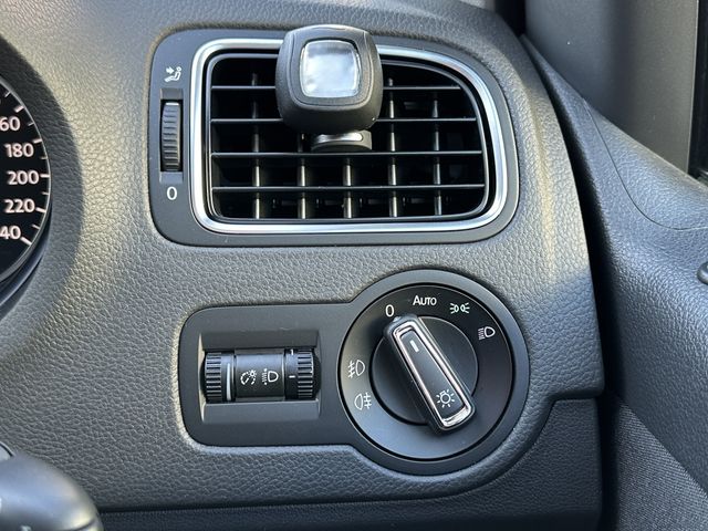VolksWagen POLO 2012-06 181131-22
