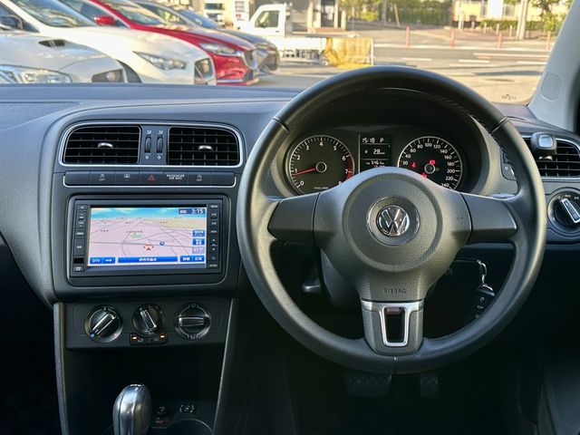 VolksWagen POLO 2012-06 181131-12