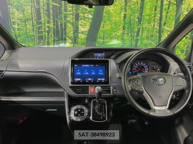 Toyota NOAH 2018-10 340352-1