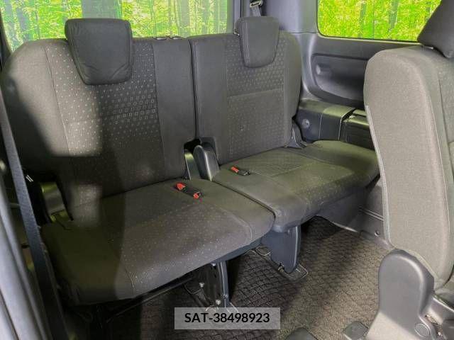Toyota NOAH 2018-10 340352-10