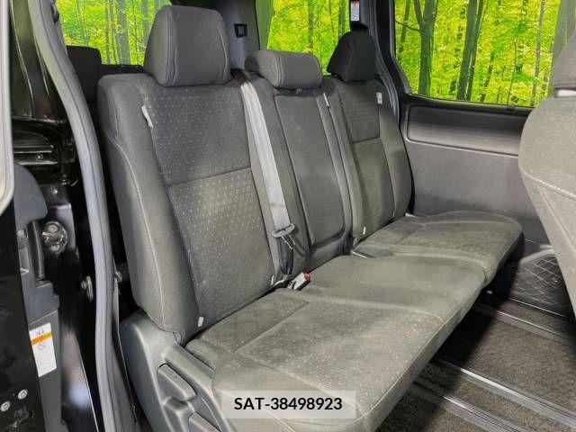 Toyota NOAH 2018-10 340352-9