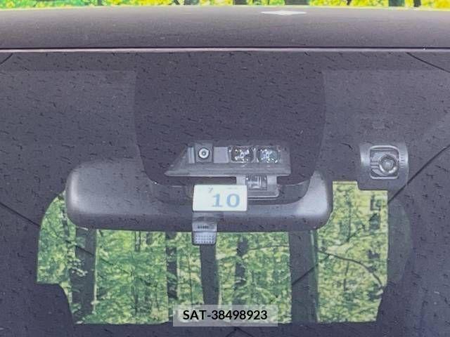 Toyota NOAH 2018-10 340352-4