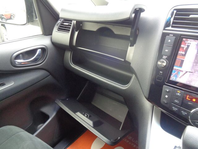 Nissan SERENA 2016-01 187320-18