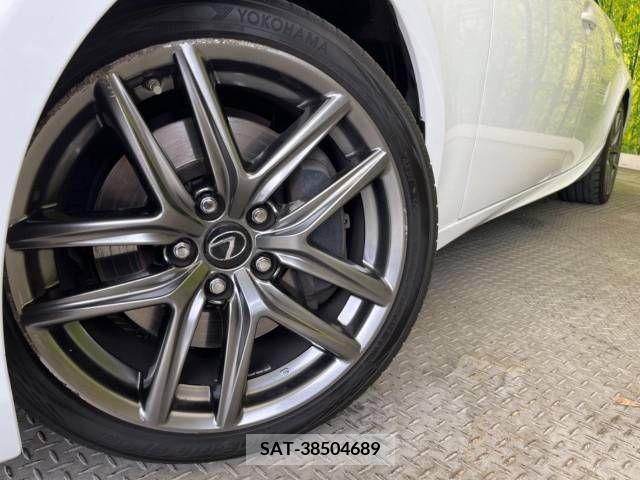 Lexus IS 2017-12 275747-13