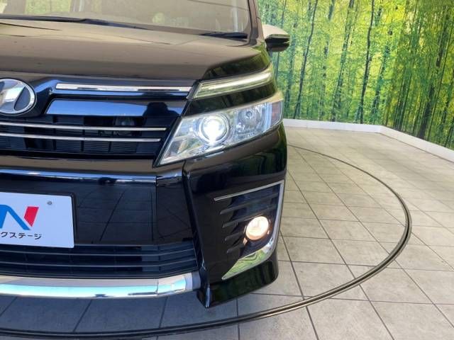 Toyota VOXY 2015-10 12822-12