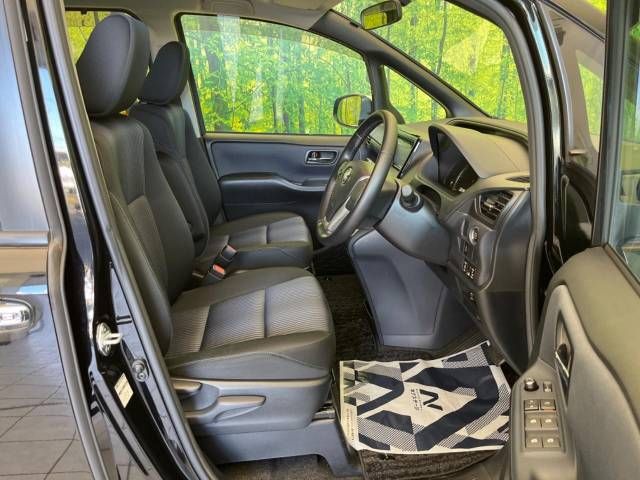 Toyota VOXY 2015-10 12822-8