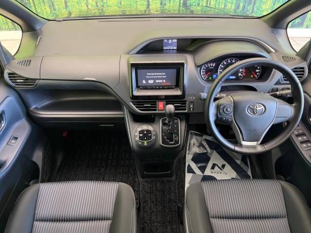 Toyota VOXY 2015-10 12822-1
