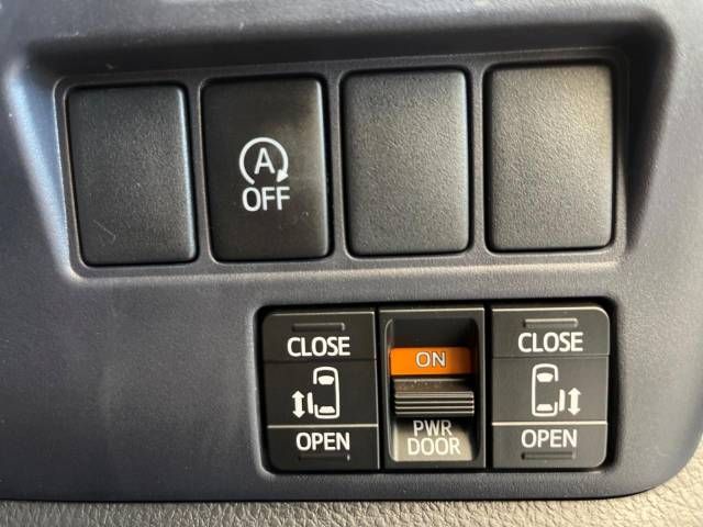 Toyota VOXY 2015-10 12822-4