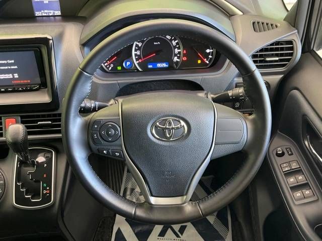 Toyota VOXY 2015-10 12822-7
