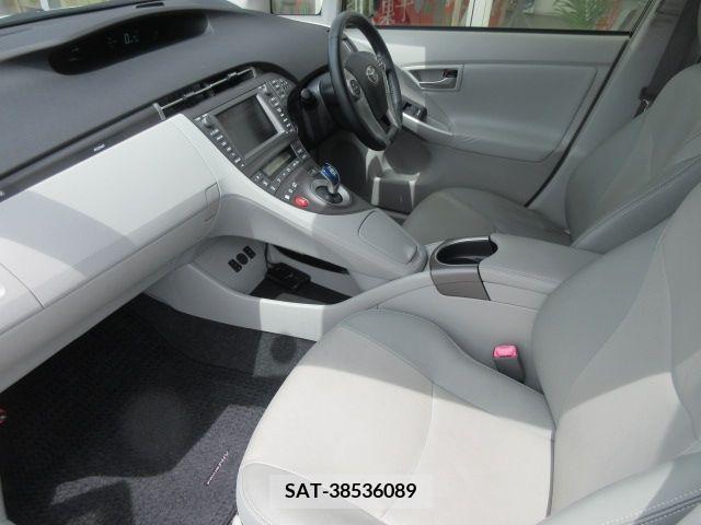 Toyota PRIUS PHV 2012-04 322175-4