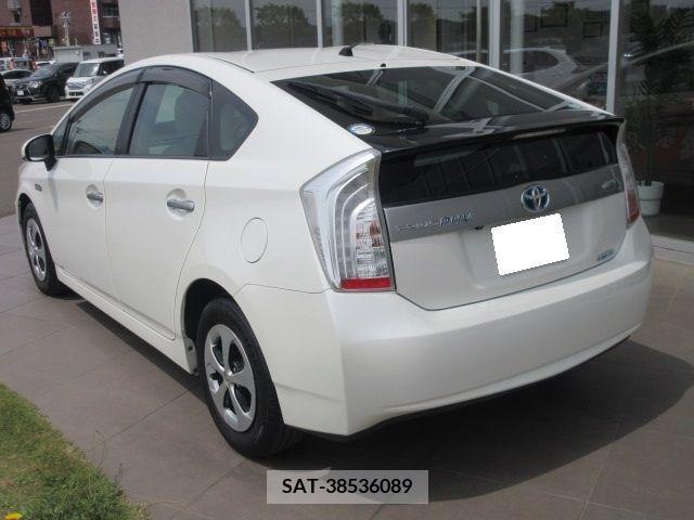 Toyota PRIUS PHV 2012-04 322175-3
