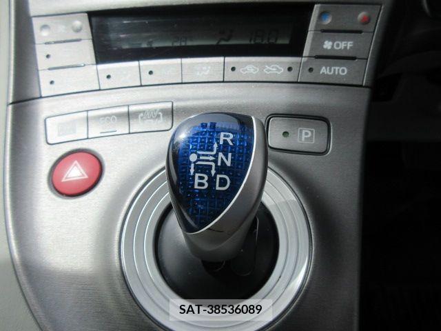 Toyota PRIUS PHV 2012-04 322175-13