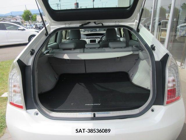Toyota PRIUS PHV 2012-04 322175-8