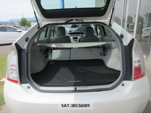 Toyota PRIUS PHV 2012-04 322175-9