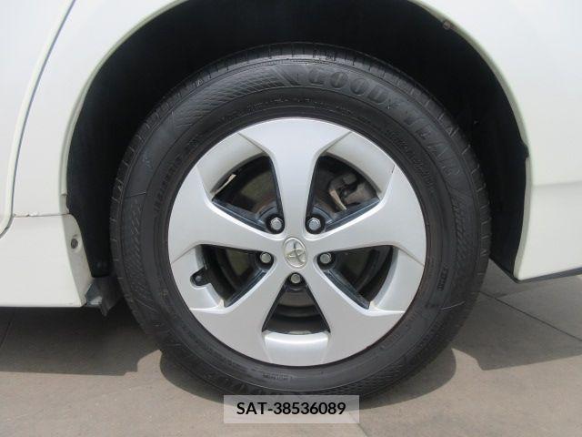 Toyota PRIUS PHV 2012-04 322175-7