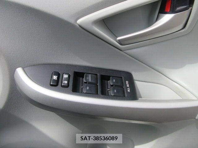 Toyota PRIUS PHV 2012-04 322175-23
