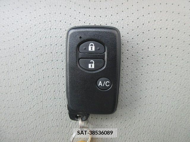 Toyota PRIUS PHV 2012-04 322175-22