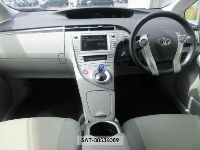 Toyota PRIUS PHV 2012-04 322175-6