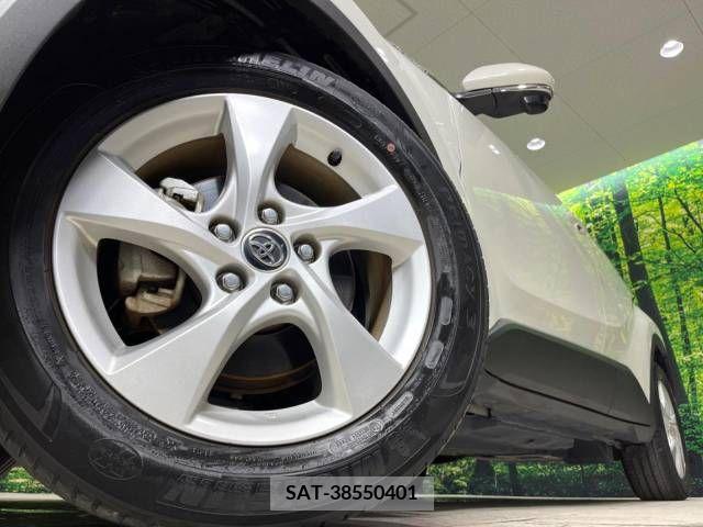 Toyota C-HR 2019-01 357812-13