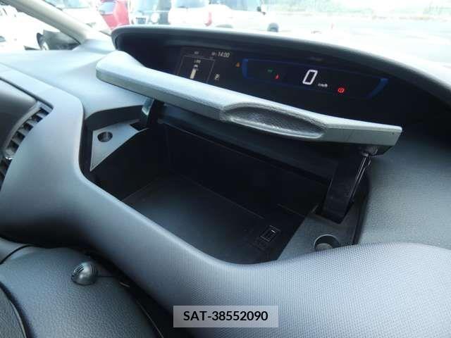 Nissan SERENA 2018-01 393864-16