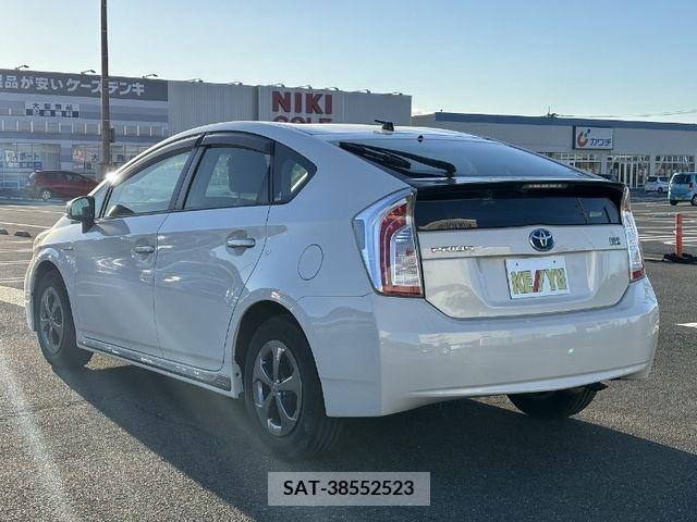 Toyota PRIUS 2013-02 281845-6