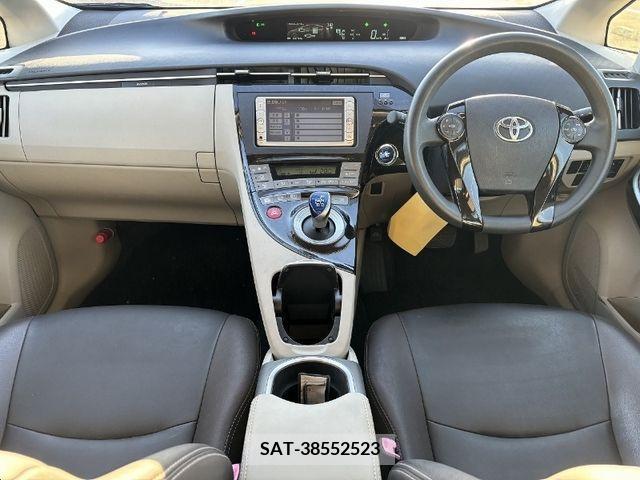 Toyota PRIUS 2013-02 281845-2