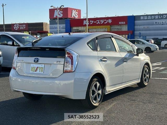Toyota PRIUS 2013-02 281845-1