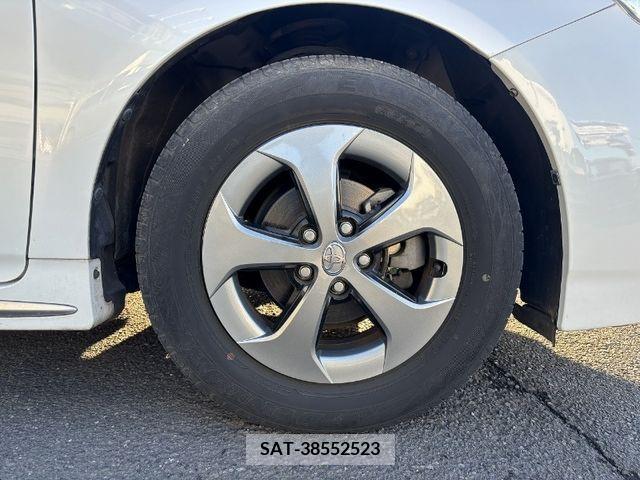 Toyota PRIUS 2013-02 281845-19