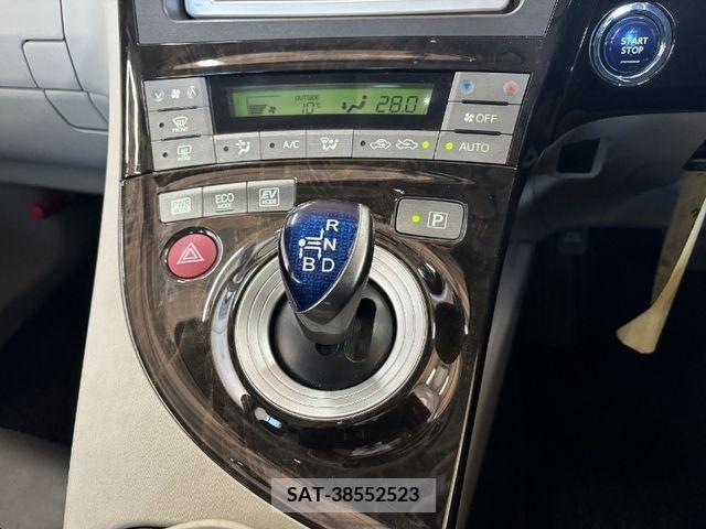 Toyota PRIUS 2013-02 281845-16