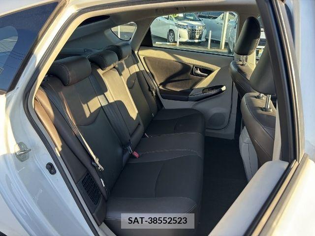 Toyota PRIUS 2013-02 281845-12
