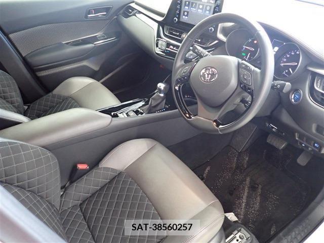 Toyota C-HR 2021-03 214726-26