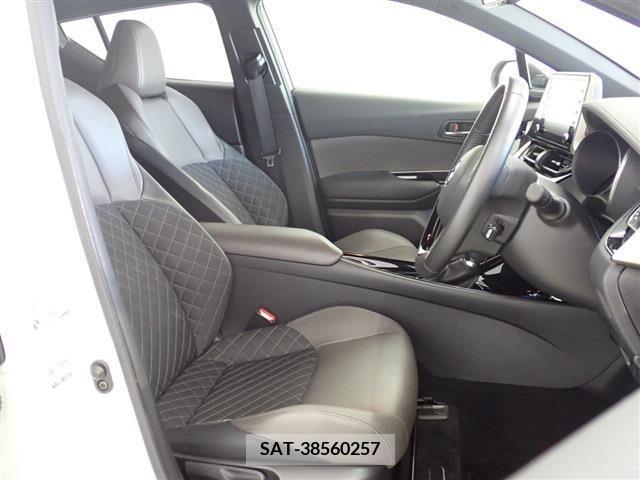 Toyota C-HR 2021-03 214726-25