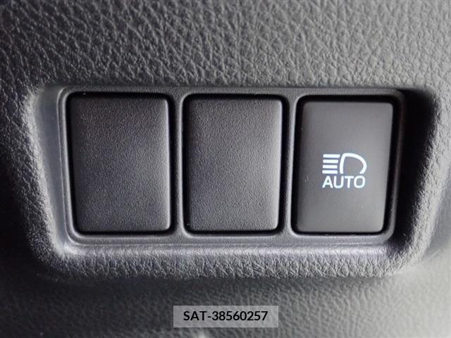 Toyota C-HR 2021-03 214726-23