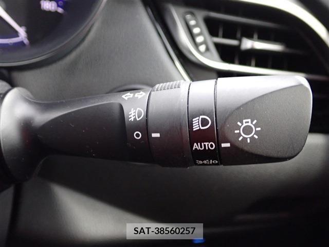 Toyota C-HR 2021-03 214726-21