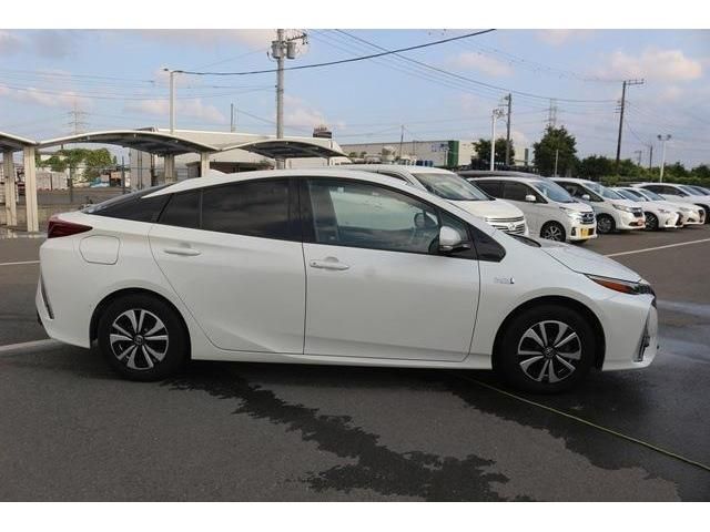 Toyota PRIUS PHV 2017-06 8366-2