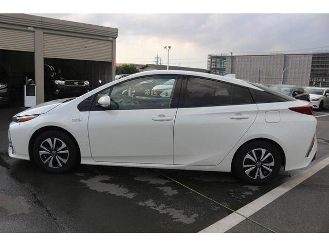 Toyota PRIUS PHV 2017-06 8366-4