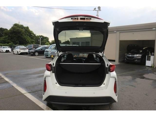 Toyota PRIUS PHV 2017-06 8366-9