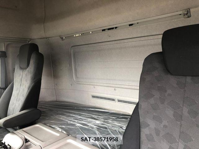 Nissan QUON 2018-09 354595-11