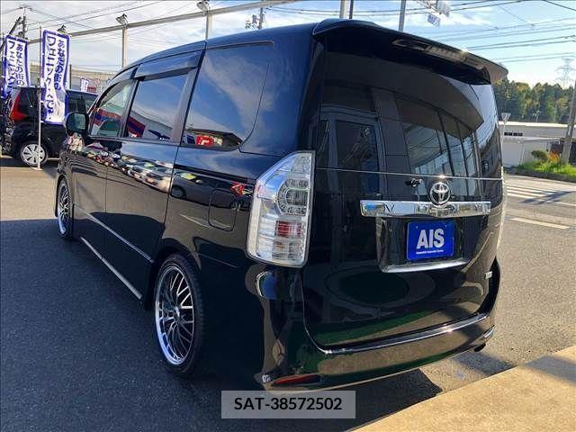 Toyota VOXY 2013-01 289176-2