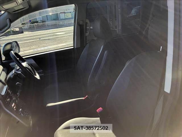 Toyota VOXY 2013-01 289176-3