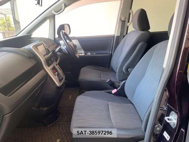 Toyota VOXY 2011-06 348775-6